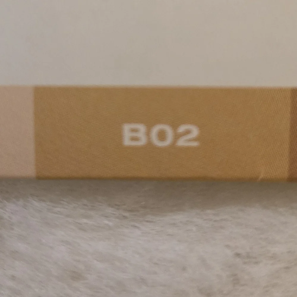 Donna Karan New York The Nudes Tone B02 Medium Control Top A19 New
